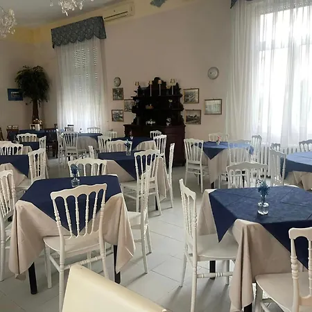 In Guest - Facing The Sea Guest house *